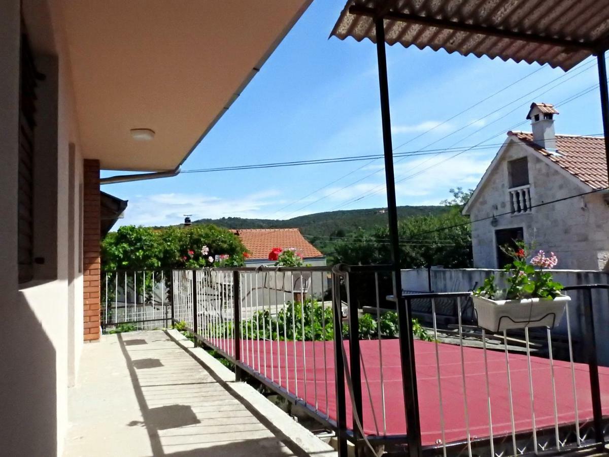 Apartment Antonela Slatine Bagian luar foto