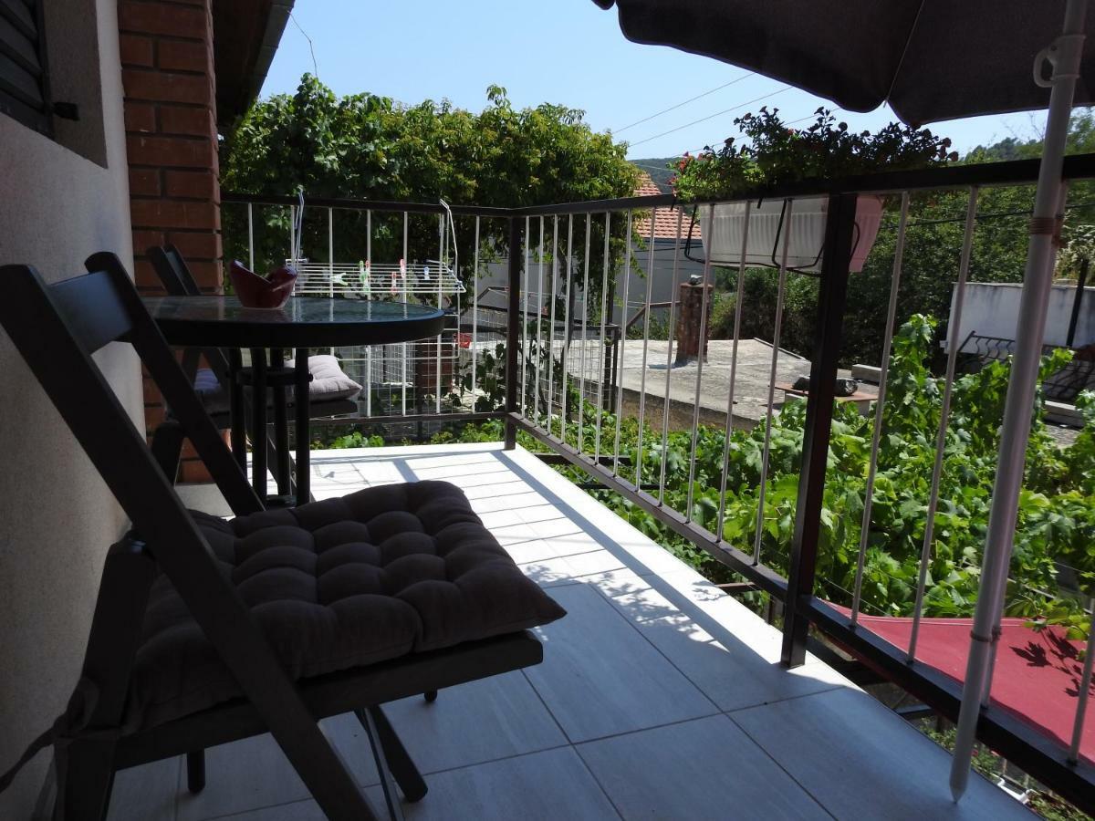 Apartment Antonela Slatine Bagian luar foto