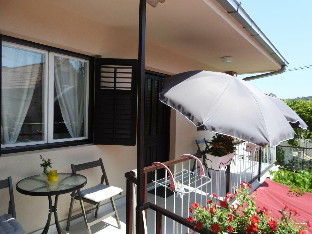 Apartment Antonela Slatine Bagian luar foto